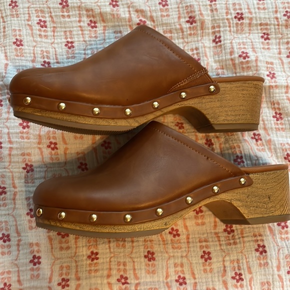 Like-New Clogs - Picture 2 of 4